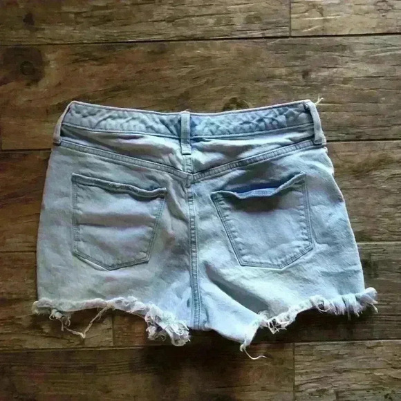universal thread light blue distressed shorts women size 6 - Picture 3 of 6